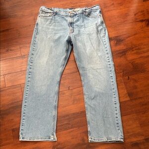 Men’s Wrangler relaxed boot jeans light wash